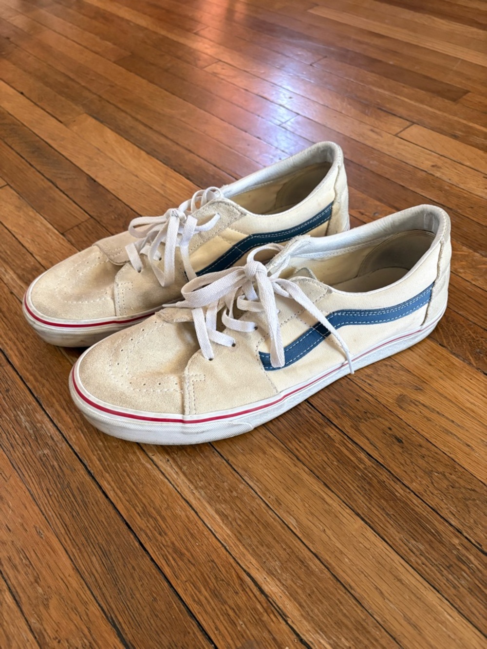 Vans Men’s Cream Canvas Low-Top Sneakers with Blue Stripe and Red Trim
